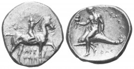 Kalabrien. Tarent.

 Didrachme oder Nomos (Silber). Ca. 302 - 280 v. Chr.
Vs: Nackter Jüngling, das Pferd bekränzend nach rechts reitend; im Feld l...
