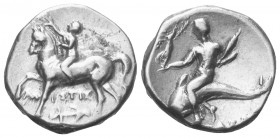 Kalabrien. Tarent.

 Didrachme oder Nomos (Silber). Ca. 272 - 240 v. Chr.
Vs: Nackter Jüngling zu Pferde mit erhobenem Arm nach links reitend; zwis...