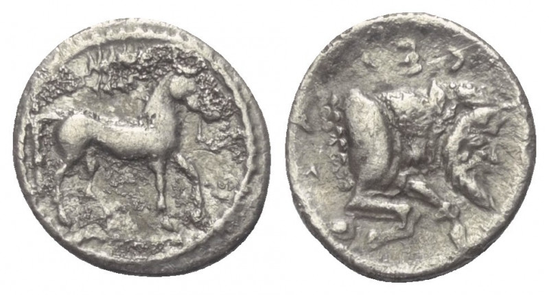 Sizilien. Gela.

 Litra (Silber). Ca. 465 - 450 v. Chr.
Vs: Pferd mit Zaumzeu...