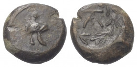 Sizilien. Tauromenion.

 Bronze. Ca. 392 - 358 v. Chr.
Vs: Phrygischer, mit Greifenkopf verzierter Helm.
Rs: Monogramm in Lorbeerkranz.

13 mm. ...