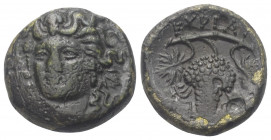 Magnesia (Thessalien). Eureaia.

 Bronze. Ca. 352 - 344 v. Chr.
Vs: Kopf einer Nymphe in Dreiviertelansicht links.
Rs: Weintraube mit Zweig und Bl...