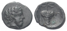 Thessalien. Skotoussa.

 Bronze. 4. Jhdt. v. Chr.
Vs: Kopf des Dionysos mit Efeukranz rechts.
Rs: Weintraube.

13 mm. 1,51 g. 

HGC 4, 622; Sl...