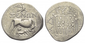 Illyrien. Dyrrhachion.

 Drachme (Silber). Ca. 275 - 48 v. Chr.
Vs: Kuh mit Kalb nach rechts stehend, darüber Adler nach rechts stehend über Magist...