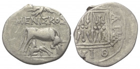 Illyrien. Dyrrhachion.

 Drachme (Silber). Ca. 275 - 48 v. Chr.
Vs: Kuh mit Kalb nach rechts stehend, darüber Adler über Magistratsname: Meniskos....