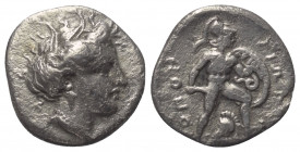 Lokris. Lokri Opuntii. Opous.

 Triobol (Silber). Ca. 360 - 350 v. Chr.
Vs: Kopf der Demeter mit Ährenkranz rechts.
Rs: Nackter Ajax mit Helm, Sch...