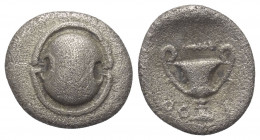 Boiotien. Boiotischer Bund.

 Hemidrachme (Silber). Ca. 395 - 340 v. Chr.
Vs: Boiotischer Schild.
Rs: Kantharos, darüber Keule; im Feld rechts Efe...