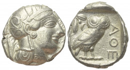 Attika. Athen.

 Tetradrachme (Silber). Ca. 454 - 404 v. Chr.
Vs: Kopf der Athena mit ölzweiggeschmücktem attischem Helm, Ohranhänger und Halskette...