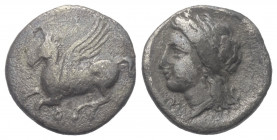 Korinthia. Korinth.

 Drachme (Silber). Ca. 345 - 307 v. Chr.
Vs: Pegasos nach links fliegend, darunter Koppa.
Rs: Kopf der Aphrodite links; im Fe...