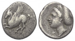 Korinthia. Korinth.

 Drachme (Silber). Ca. 345 - 307 v. Chr.
Vs: Pegasos nach links fliegend, darunter Koppa.
Rs: Kopf der Aphrodite mit Sakkos l...