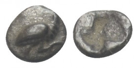 Troas. Ungesicherte Münzstätte.

 Tetartemorion (Silber). 6. - 5. Jhdt. v. Chr. Abydos (?).
Vs: Vogel (Adler ?) nach rechts stehend, Kopf nach link...