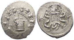 Ionien. Ephesos.

 Cistophor (Silber). 131 / 130 v. Chr. (Jahr 4).
Vs: Cista mystica mit halbgeöffnetem Deckel, aus der sich nach links eine Schlan...