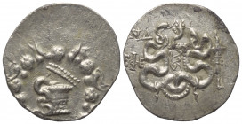 Ionien. Ephesos.

 Cistophor (Silber). 81 / 80 v. Chr. (Jahr 54).
Vs: Cista mystica mit halbgeöffnetem Deckel, aus der sich nach links eine Schlang...