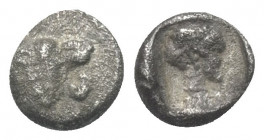 Karien. Chersonesos.

 Hemiobol (Silber). 6. - 5. Jhdt. v. Chr.
Vs: Löwenkopf rechts.
Rs: Kopf der Aphrodite (?) rechts.

7 mm. 0,41 g. 

Slg....