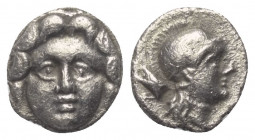 Pisidien. Selge.

 Obol (Silber). Ca. 350 - 300 v. Chr.
Vs: Gorgoneion en face.
Rs: Kopf der Athena mit attischem Helm rechts; im Feld links Astra...