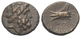 Phönikien. Arados.

 Bronze. 144 / 143 v. Chr. (Jahr 116).
Vs: Kopf des Zeus mit Lorbeerkranz rechts.
Rs: Prora links; oben Monogramm, unten Jahr....