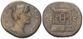 Antoninus Pius (138 - 161 n. Chr.).

 Sesterz. Nach 161. Rom.
Vs: DIVVS ANTONINVS. Kopf rechts.
Rs: DIVO PIO. Im Feld: S - C. Schreinartiger Altar...