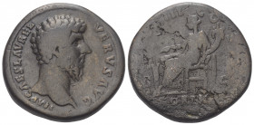 Lucius Verus (161 - 169 n. Chr.).

 Sesterz. 163 n. Chr. Rom.
Vs: IMP CAES L AVREL VERVS AVG. Kopf rechts.
Rs: TR POT III COS II / FORT RED / S - ...