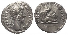 Lucius Verus (161 - 169 n. Chr.).

 Denar (Silber). 165 n. Chr. Rom.
Vs: L VERVS AVG ARM PARTH MAX. Kopf mit Lorbeerkranz rechts.
Rs: TR P V IMP I...