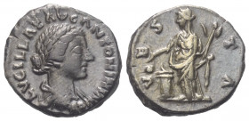 Lucilla (gest. 181 n. Chr.).

 Denar (Silber). 161 - 162 n. Chr. Rom.
Vs: LVCILLAE AVG ANTONINI AVG F. Drapierte Büste rechts.
Rs: VESTA. Vesta mi...