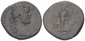 Septimius Severus (193 - 211 n. Chr.).

 Sesterz. 196 n. Chr. Rom.
Vs: L SEPT SEV PERT AVG IMP VIII. Büste mit Lorbeerkranz und Panzer rechts.
Rs:...