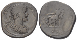 Septimius Severus (193 - 211 n. Chr.).

 Sesterz. 196 n. Chr. Rom.
Vs: L SEPT SEV PERT AVG IMP VIII. Kopf mit Lorbeerkranz rechts.
Rs: FORTVNAE RE...