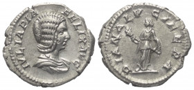 Iulia Domna (gest. 217 n. Chr.).

 Denar (Silber). 214 n. Chr. Rom.
Vs: IVLIA PIA FELIX AVG. Drapierte Büste rechts.
Rs: DIANA LVCIFERA. Diana en ...