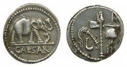 ROMAN REPUBLIC - Julio César (49-48 aC). Denario. 3,9 g. AR. a/ CAESAR. Elefente pisando a serpiente. r/ Instrumentos religiosos. Cr443/1. RSC49.
ebc...