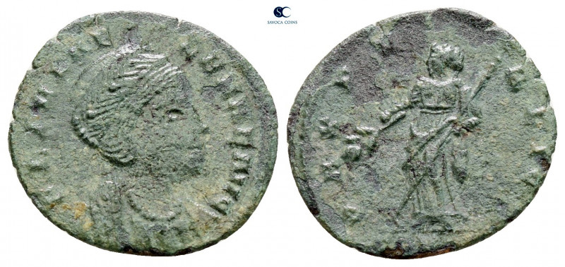 Helena. Augusta AD 324-3230. Uncertain mint, probably Constantinople
Follis Æ
...