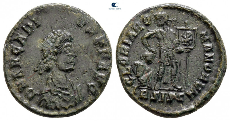 Arcadius AD 383-408. Siscia
Follis Æ

18 mm, 2,36 g



very fine