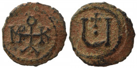 Maurice Tiberius, 582-602. Pentanummium (bronze, 1.12 g, 14 mm), Theoupolis (Antioch). Monogram 15 of Maurice Tiberius. Rev. Large Ч; above, cross. DO...