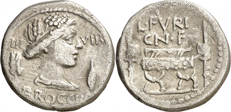 (hacia 63 a.C.). Gens Furia. Denario. (Bab. 23) (Craw. 414/1). 3,76 g. MBC.