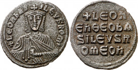 León VI (886-912). Constantinopla. Follis. (Ratto 1873) (S. 1729). 6,91 g. MBC+.