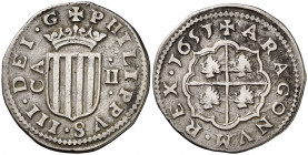 1651. Felipe IV. Zaragoza. 2 reales. (AC. 996) (Cru.C.G. 4488a). Manchitas en reverso. Acuñación redonda. Extraordinario ejemplar para este tipo. Ex C...
