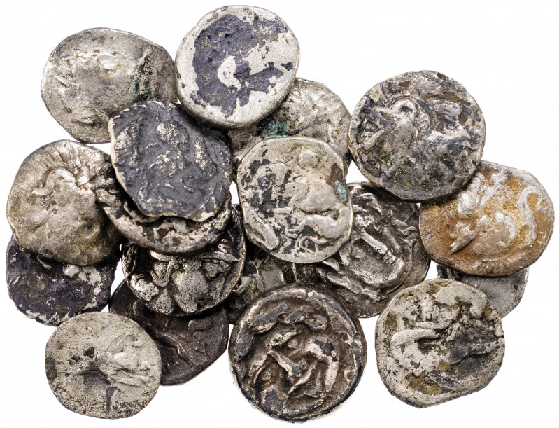 Lote de 18 monedas divisionarias de plata. A clasificar. BC-/MBC.