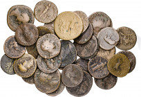 Lote de 31 bronces variados, entre sestercios, dupondios y ases. A examinar. RC/MBC+.