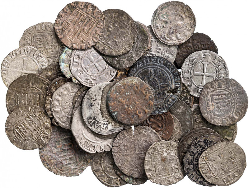 Lote de 54 monedas medievales y de los Austrias. A examinar. BC-/MBC-.
