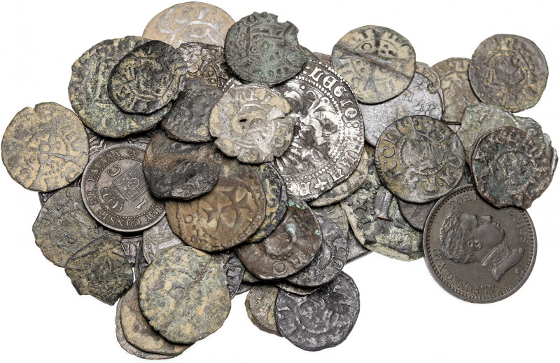 Lote de 55 monedas medievales y españolas, casi todas en cobre. A examinar. RC/M...