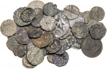 Lote de 55 monedas medievales y españolas, casi todas en cobre. A examinar. RC/MBC.