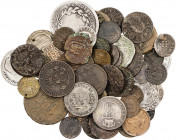 Lote de 53 monedas españolas en cobre y plata, incluye 1 peseta de Barcelona de 1811. A examinar. BC-/MBC.
