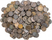 Lote de 400 monedas de vellón y cobre, desde la Edad Media hasta el Centenario de la Peseta. A examinar. MC/MBC.