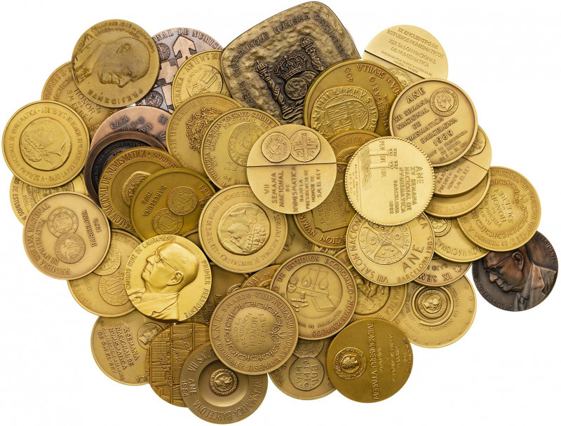 Barcelona. Asociación Numismática Española. ANE / Vallmitjana. Lote de 49 medall...