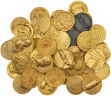 Barcelona. Calicó / Vallmitjana. Lote de 49 medallas acuñadas en bronce, Ø50 mm, a excepción de dos con Ø40 mm. Temática muy diversa. Imprescindible e...