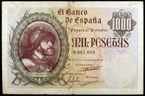 1940. 1000 pesetas. (Ed. D46) (Ed. 445). 21 de octubre, Carlos I. Dobleces. Raro. BC+.