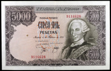 1976. 5000 pesetas. (Ed. E1) (Ed. 475). 6 de febrero, Carlos III. Sin serie. Manchita. Doblez central. EBC-.