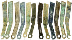 China
Chou-Dynastie 1122-255 v. Chr
6 X Ming-Messer 400/220 v. Chr. Alles mit Bestimmungszetteln.
schön. Hartill 4.43.