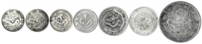 China
Lots bis 1949
7 Silbermünzen: Kiangnan 10 Cents (2X), 20 Cents, Hu-Peh 1...
