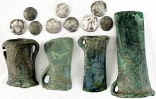 Kelten
4 keltische Bronzeäxte der Zeit um 700 v. Chr. Längen 124, 73, 86 und 72 mm. Vgl. Wessex Archaeology, Bronze Age axe hoard from Dorset. Dazu: ...