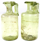 Rom
Objekte aus Glas
2 einhenklige grüne römische Glas-Vasen. Höhe jeweils 21,5 cm.
minimal rissig, aber ohne Fehlstellen
Provenienz: westfäl. Sam...
