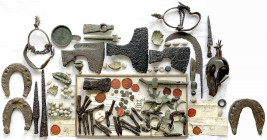 Lots
Umfangreiche Sammlung bronze- und eisenzeitlicher Waffen und Werkzeuge. U.a. Pfeilspitzen, Lanzenspitzen, Äxte, Hufeisen, Schleuderbleie, usw., ...