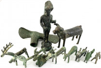 Lots
11 Bronze-Gegenstände: 9 altiranische Tierfiguren, 1 Axt und 1 römische Soldatenfigur.
Provenienz: westfäl. Sammlung, erworben in den 1960er/19...
